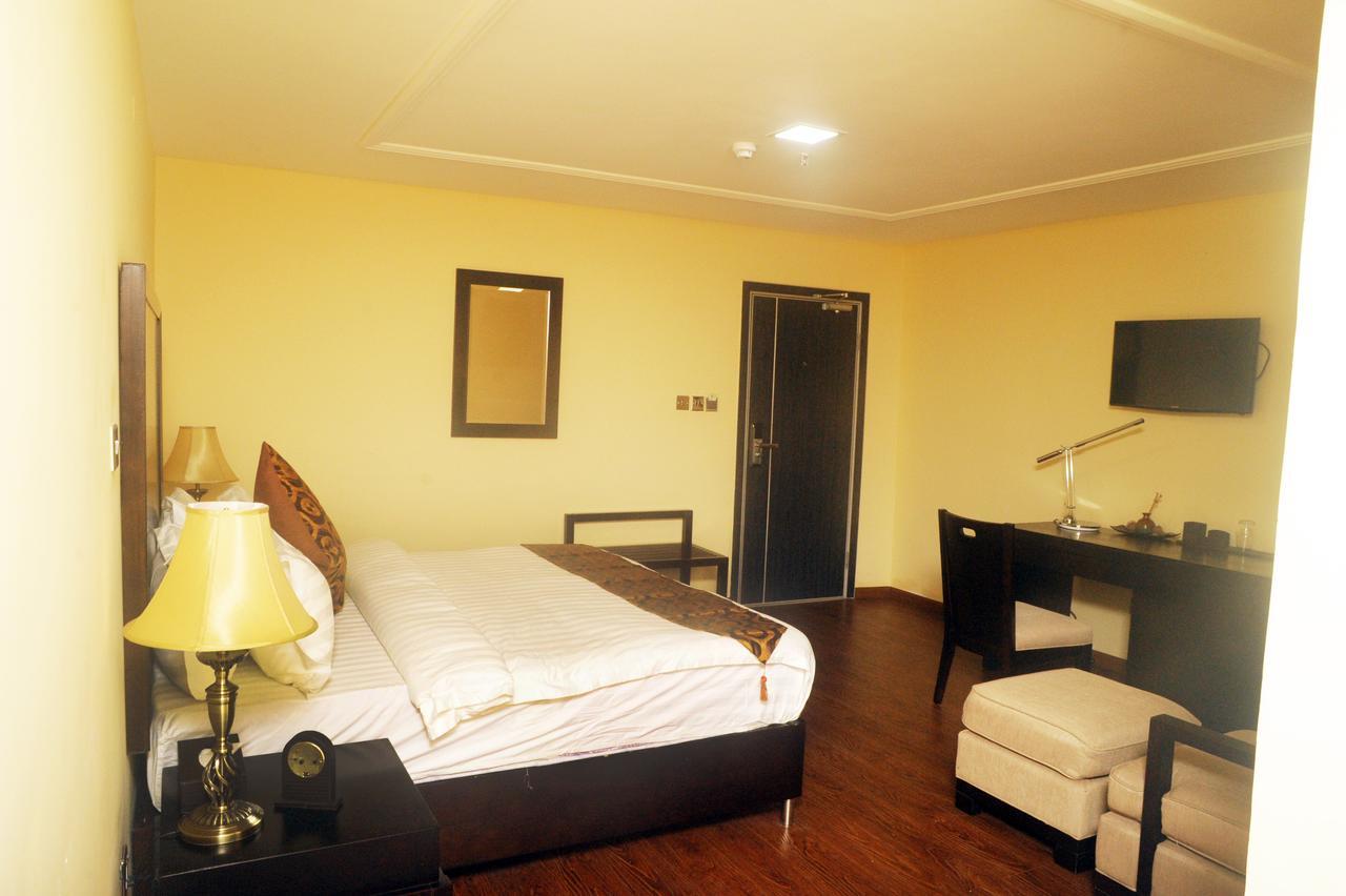 H210 Otel Aliayabiagba Dış mekan fotoğraf