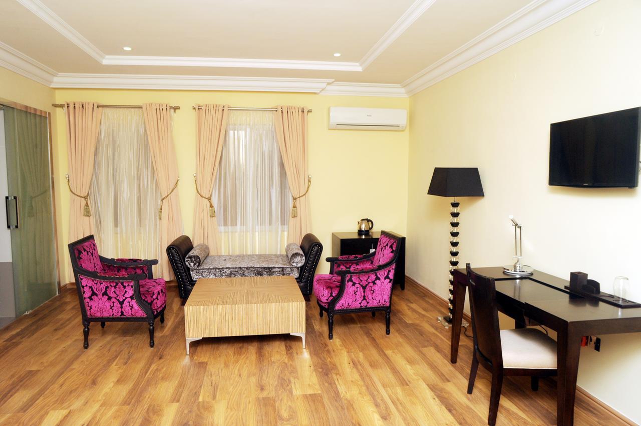 H210 Otel Aliayabiagba Dış mekan fotoğraf