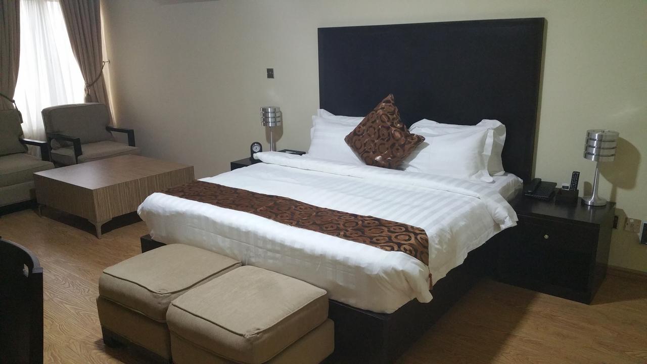 H210 Otel Aliayabiagba Dış mekan fotoğraf